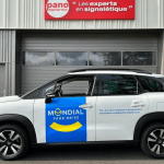 Semi covering sur une voiture